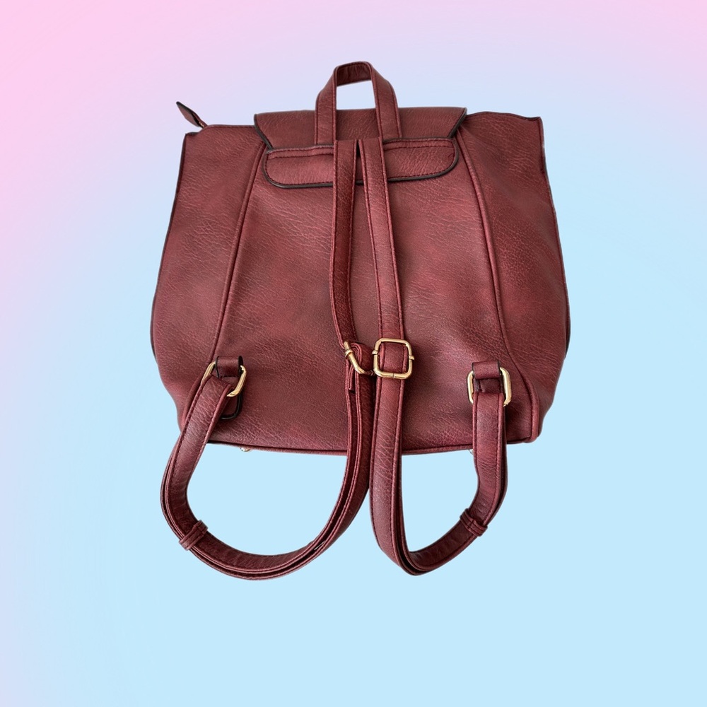 Plum Faux Leather Backpack 

#plum
#backpack
#purple
#fauxleather 
#outfit